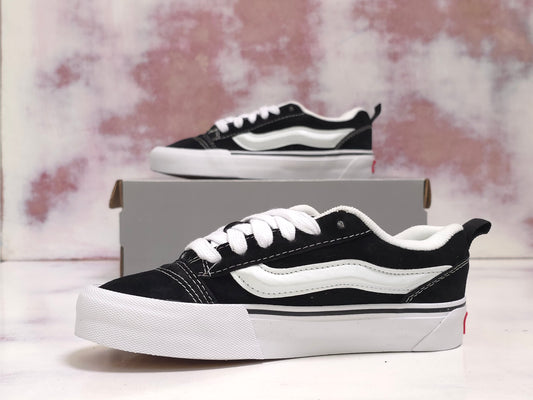 VNS VANSS K NU SCHOOL NEGRO BLANCO