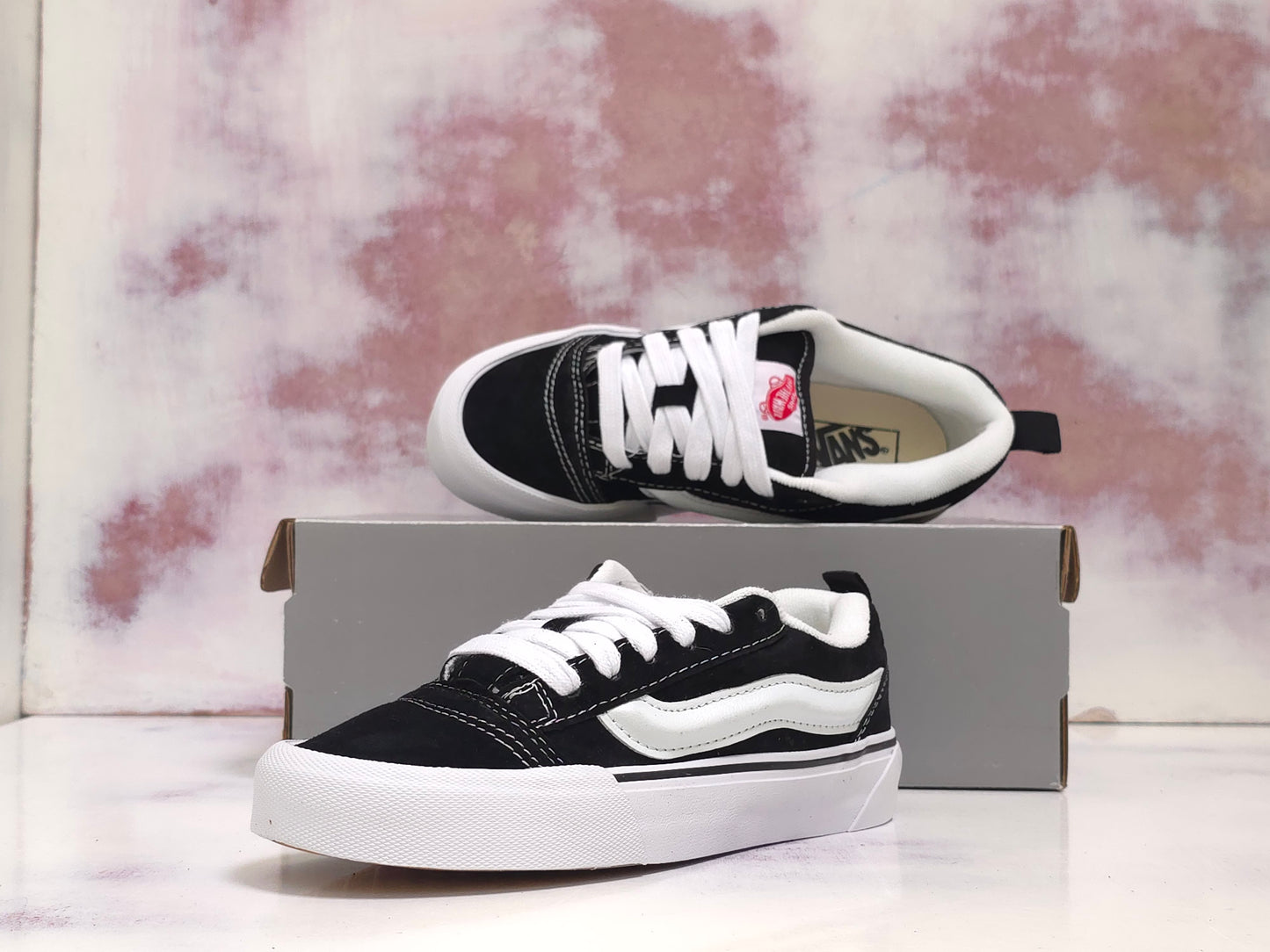 VNS VANSS K NU SCHOOL NEGRO BLANCO