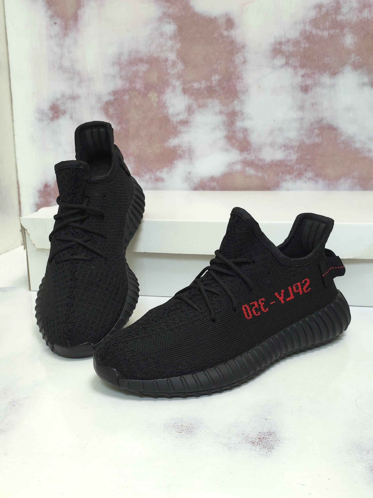 ADDS YZY 350 BREED NEGRO ROJO