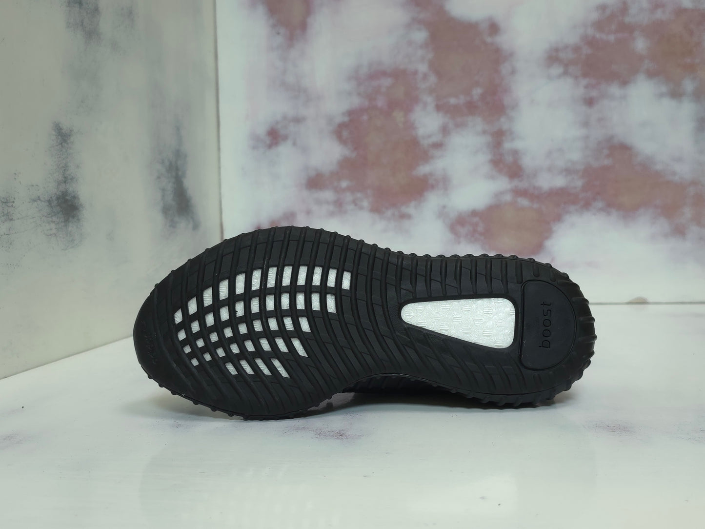 ADDS YZY 350 BREED NEGRO ROJO