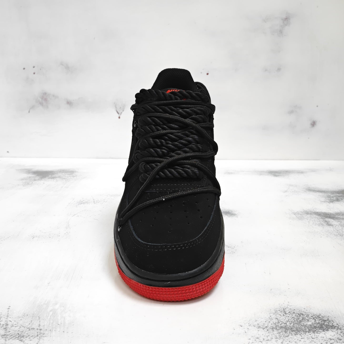 NKE AIR FORCE ONE CUSTOM TWO LACES BLACK RED SOLE