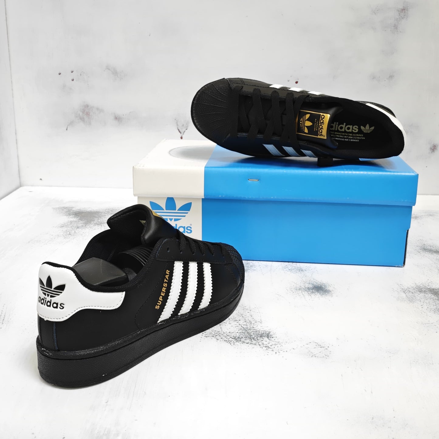 ADDS CONCHA FUNDATION BLACK & WHITE