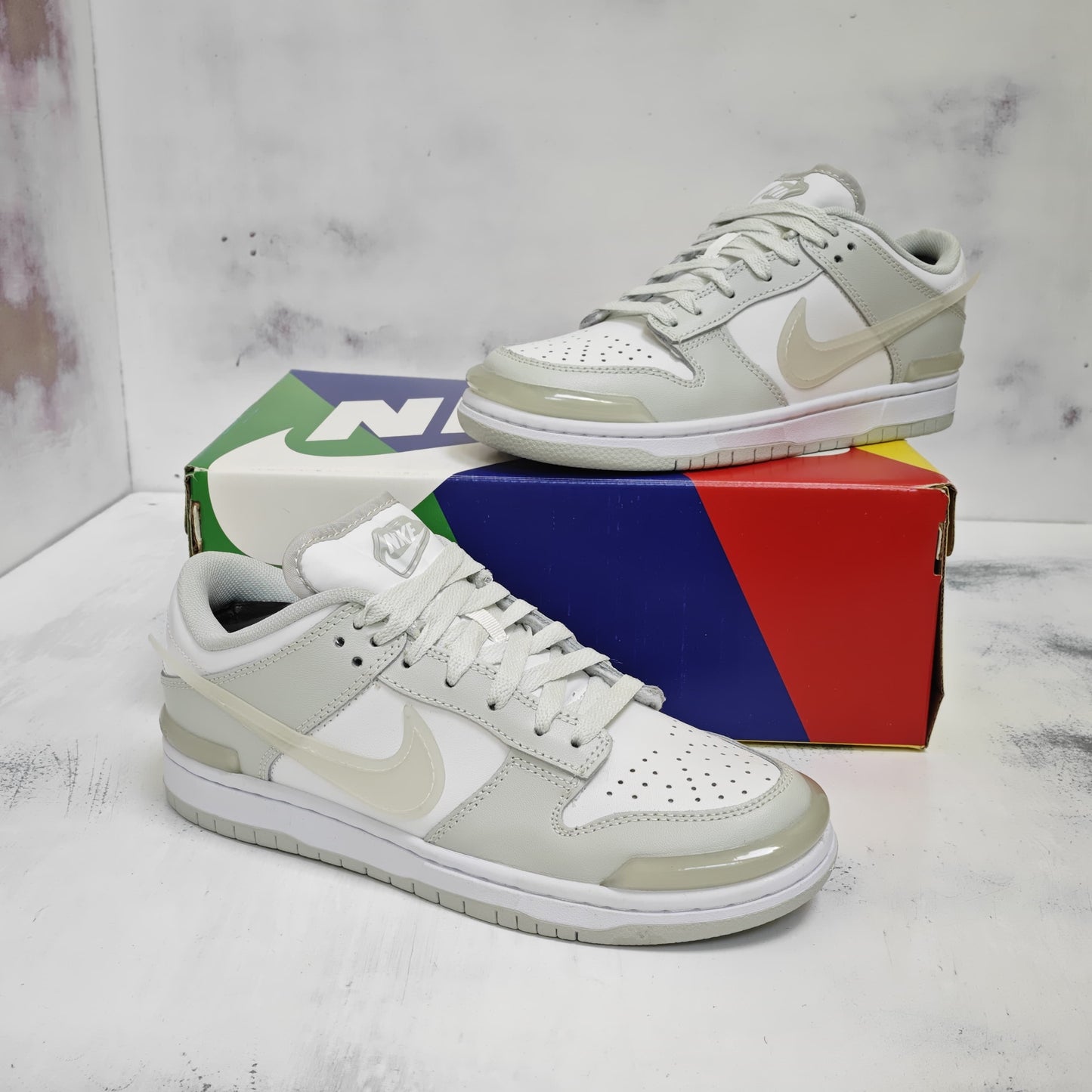 NKE SB DUNK LOW AMBUSH LIGHT GREY