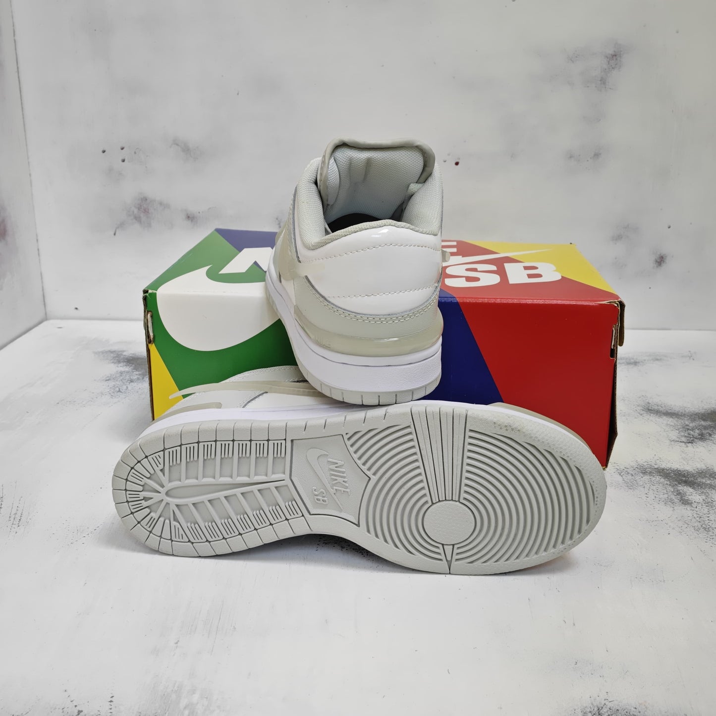 NKE SB DUNK LOW AMBUSH LIGHT GREY