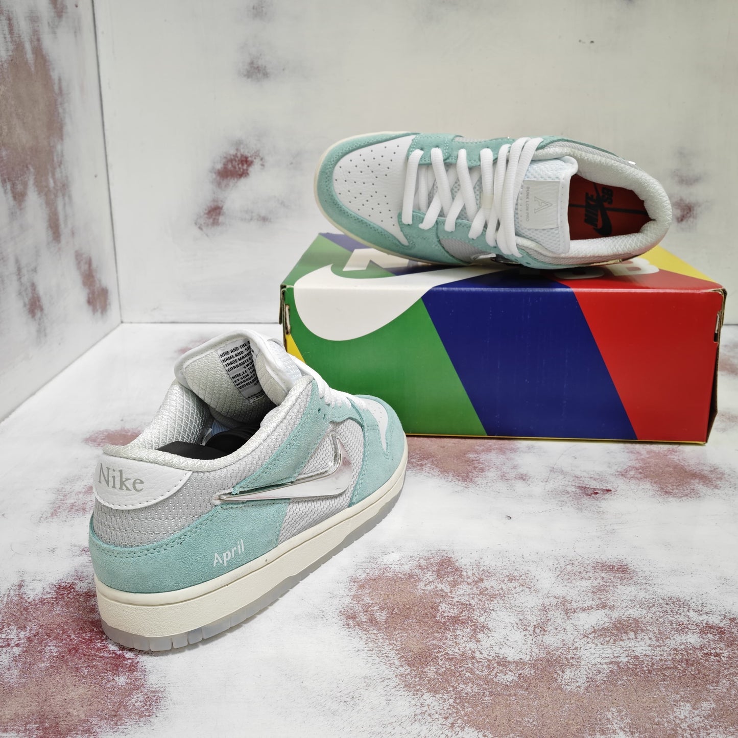 NKE SB DUNK LOW BY APRIL