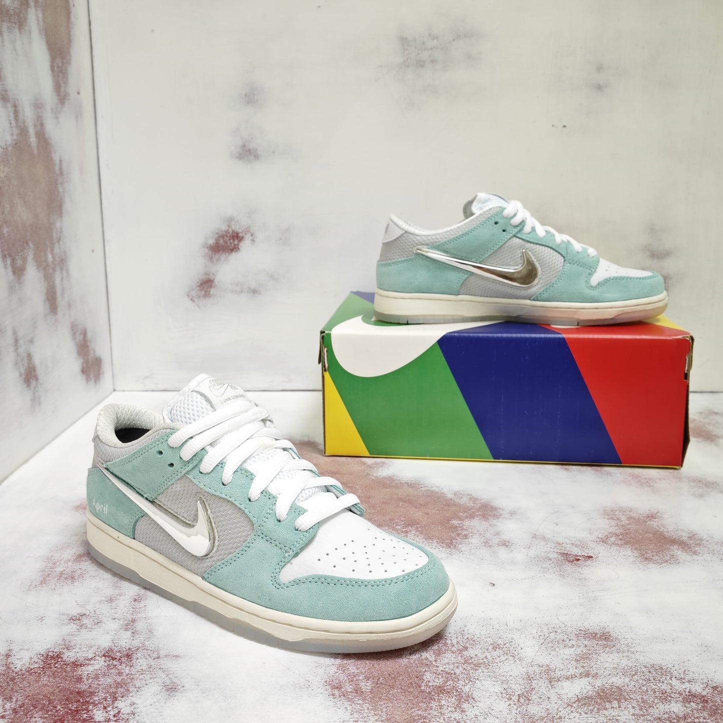 NKE SB DUNK LOW BY APRIL