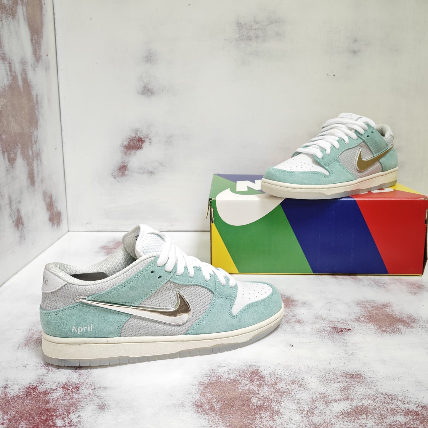 NKE SB DUNK LOW BY APRIL
