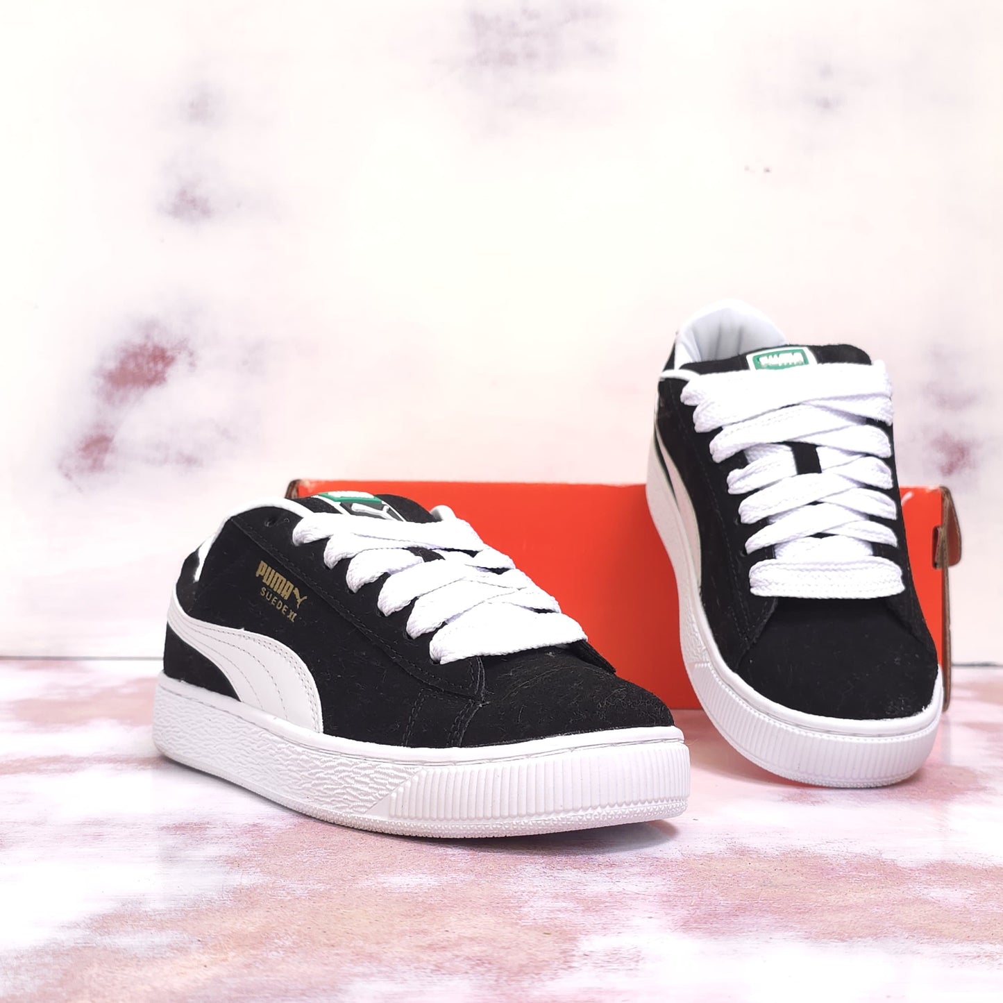 PMA SUEDE XLG BLACK & WHITE