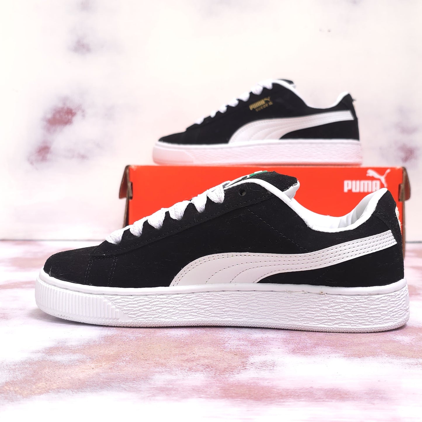 PMA SUEDE XLG BLACK & WHITE