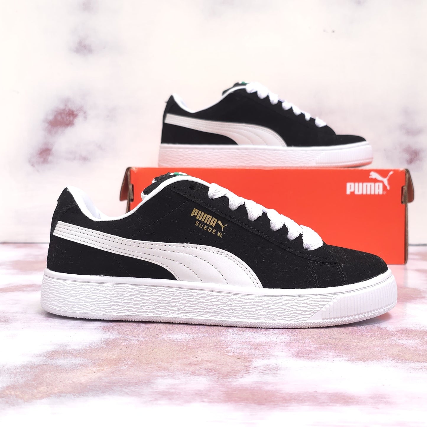 PMA SUEDE XLG BLACK & WHITE