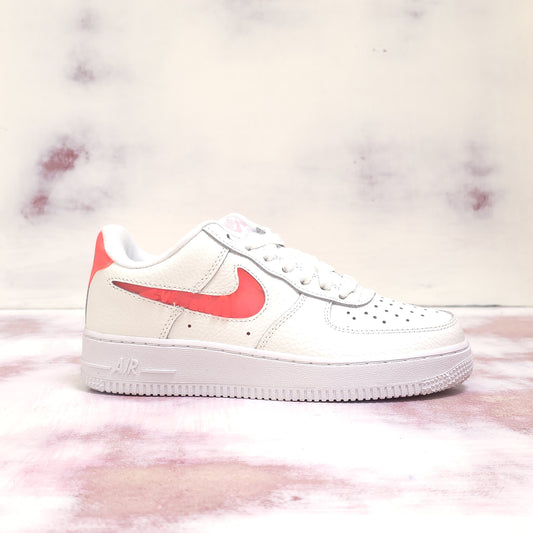 NKE AIR FORCE ONE LOVE