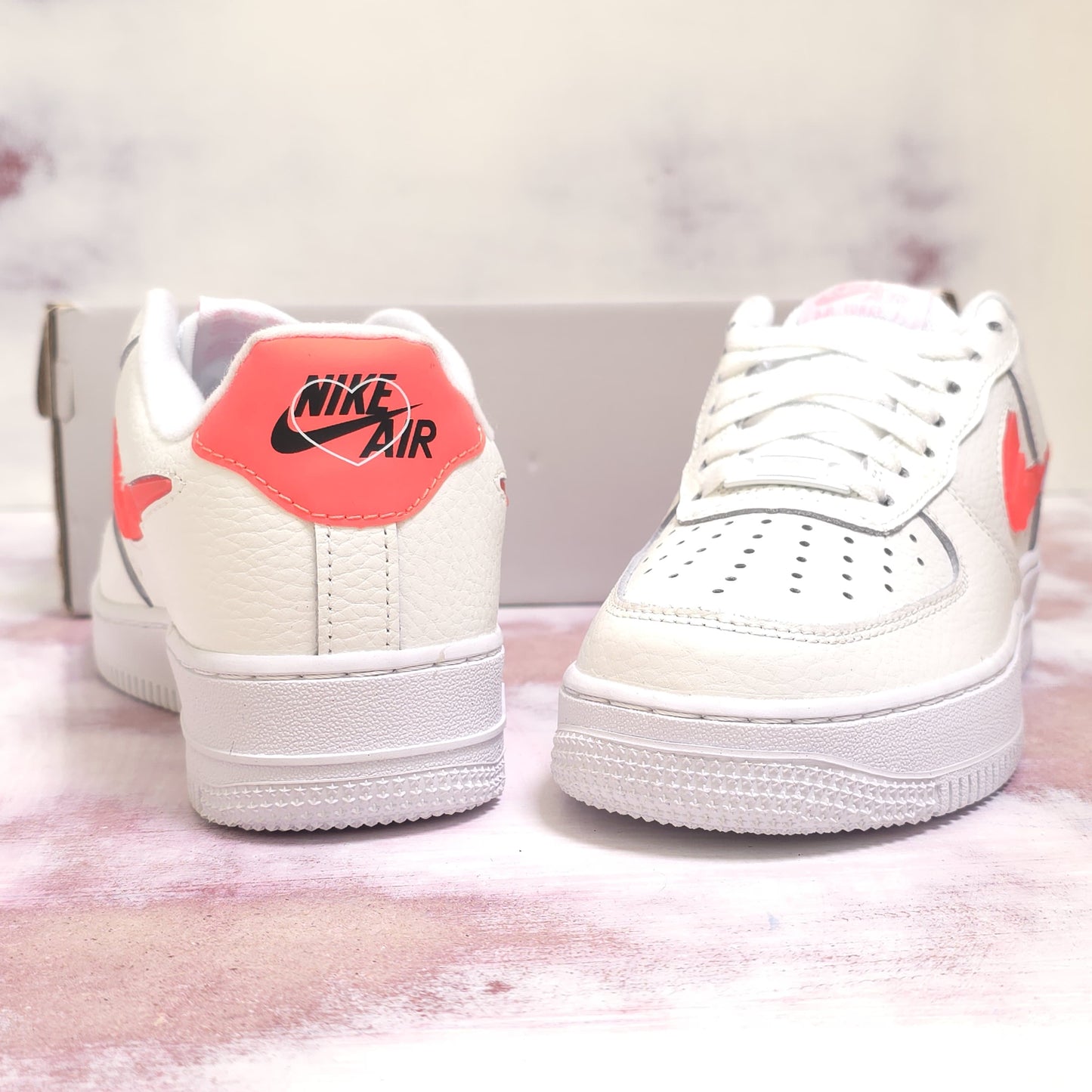 NKE AIR FORCE ONE LOVE