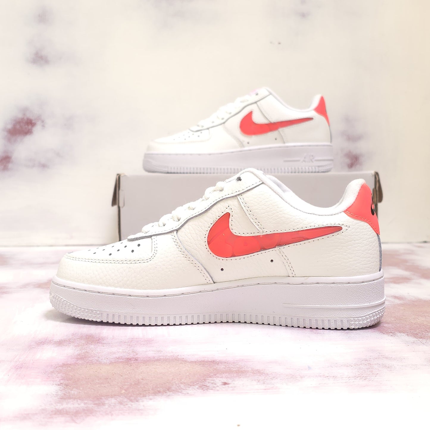 NKE AIR FORCE ONE LOVE