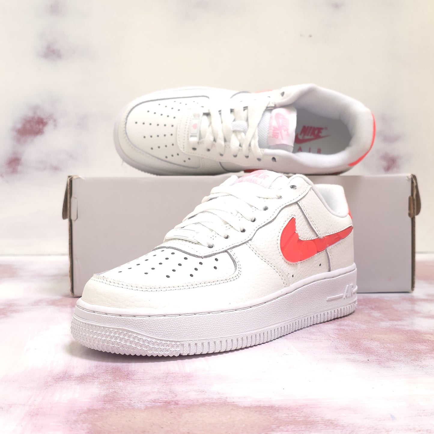 NKE AIR FORCE ONE LOVE