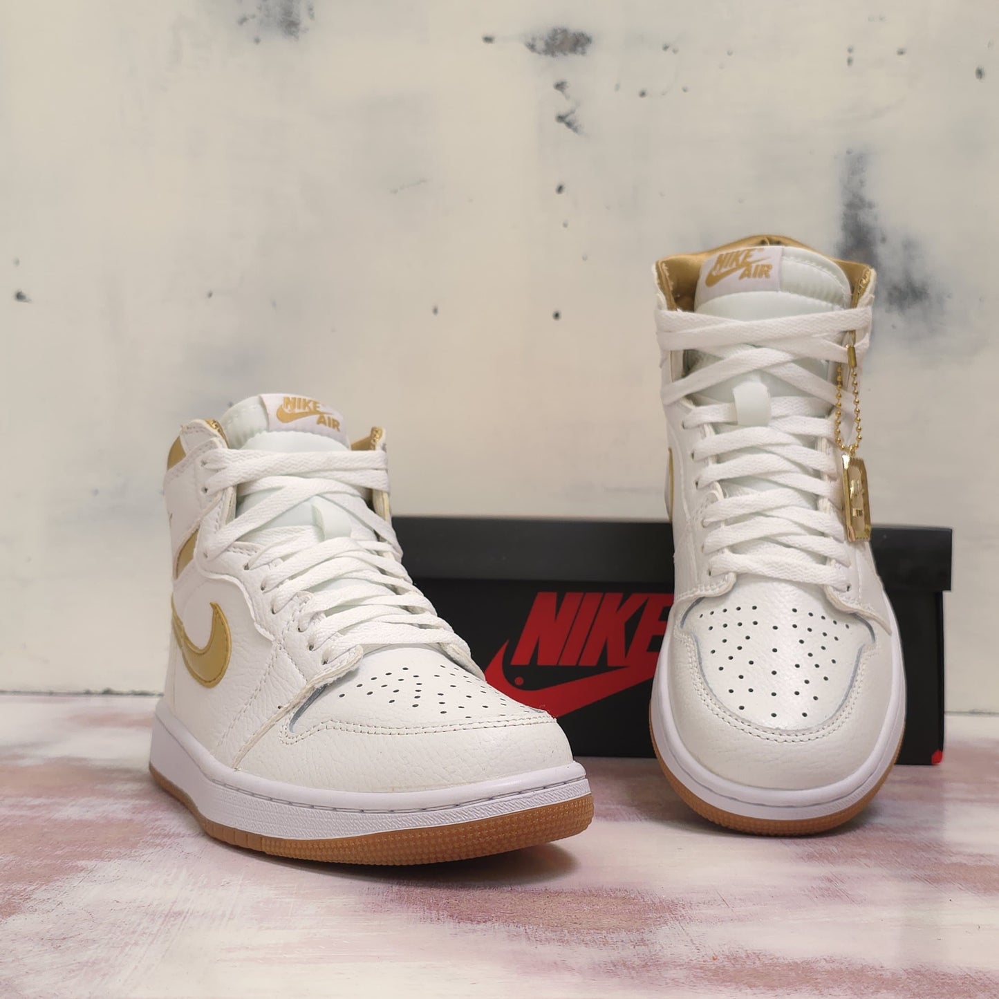 JRDN RETRO 1 METALLIC DORADO
