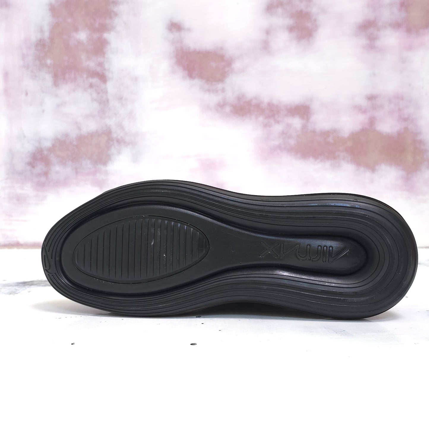 NKE AIRMAX 720 BLACK AND WHITE