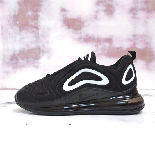 NKE AIRMAX 720 BLACK AND WHITE