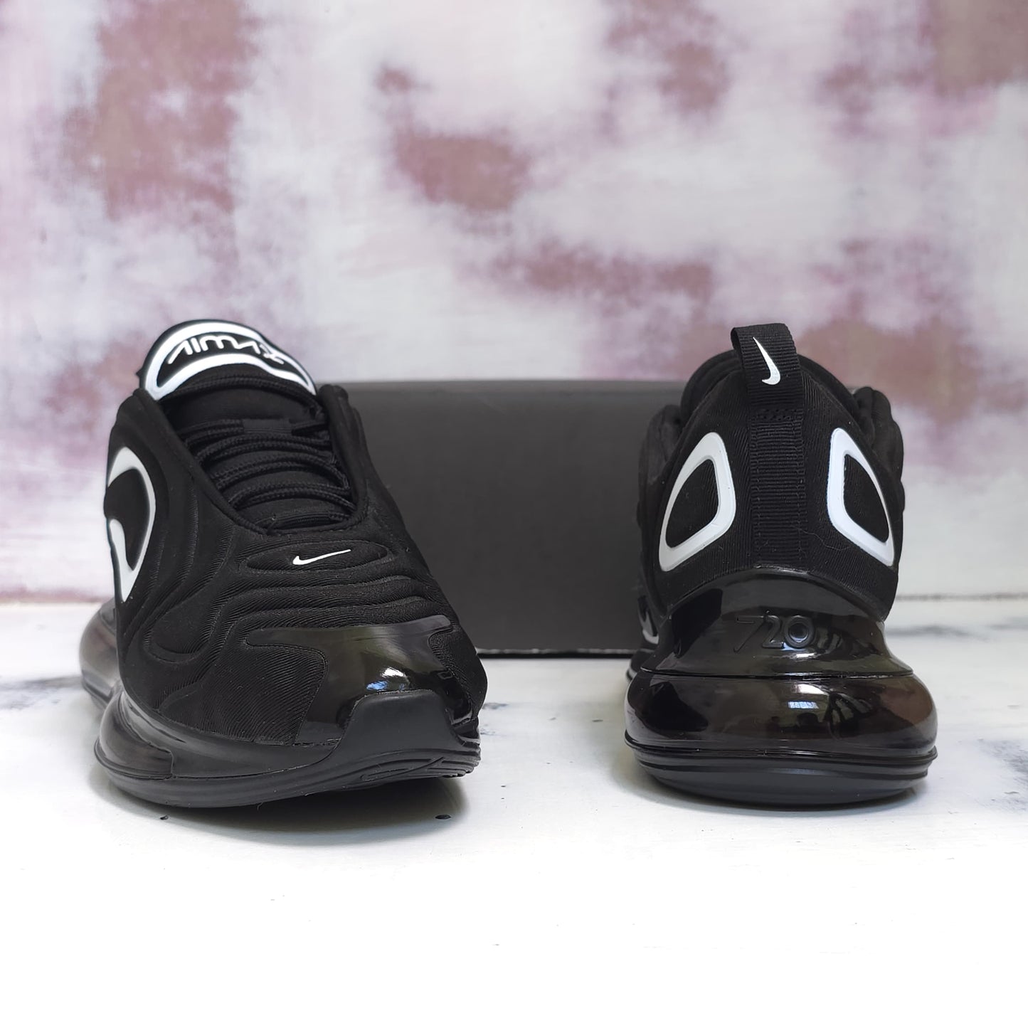 NKE AIRMAX 720 BLACK AND WHITE