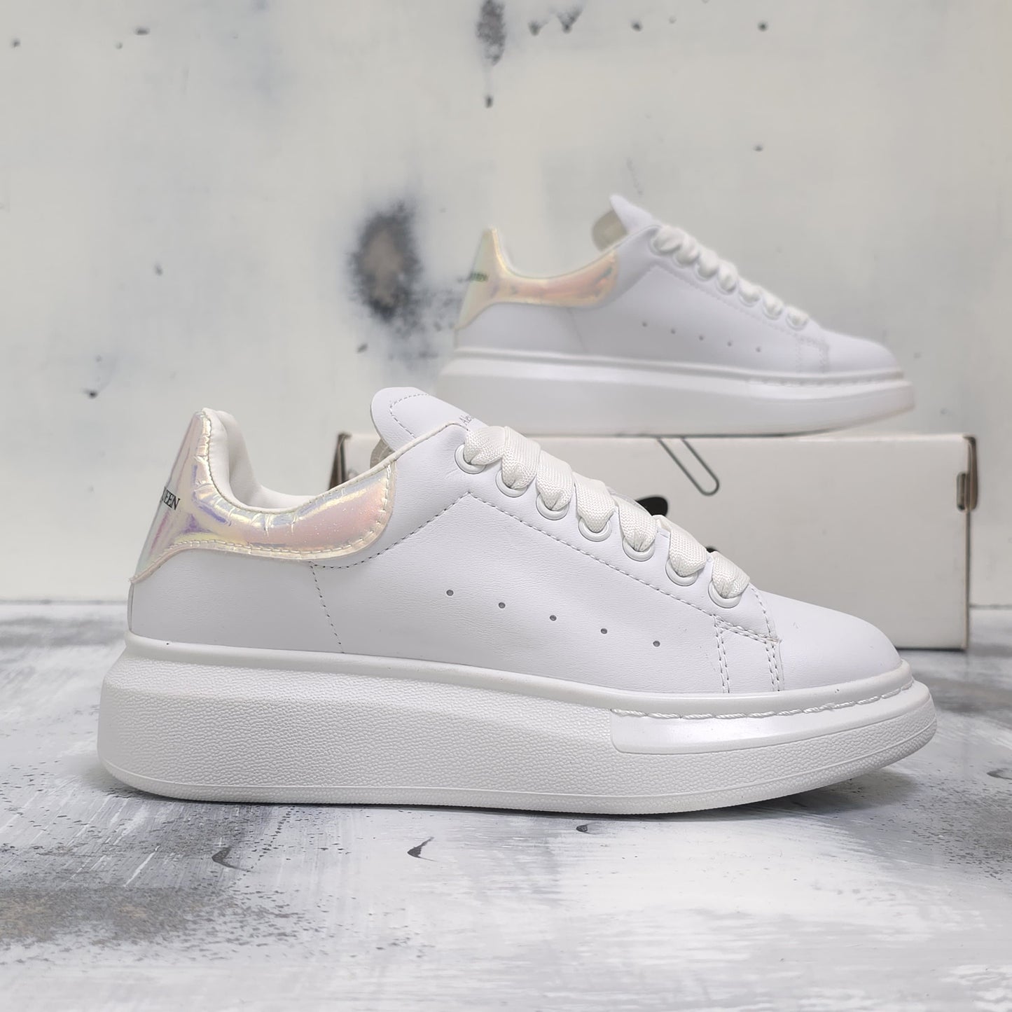 ALEXANDERR MC QUEEN OG WHITE AND BLACK