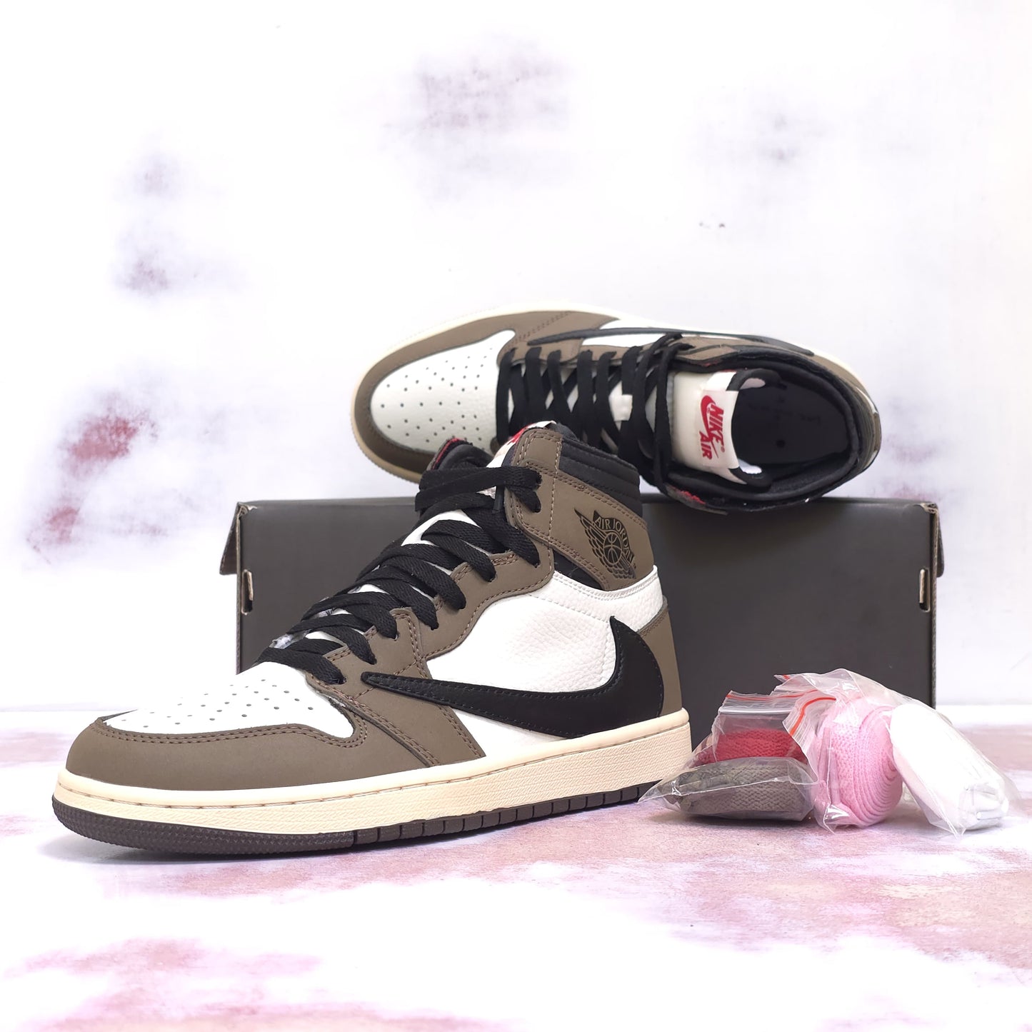 JRDN RETRO 1 TRAVIS