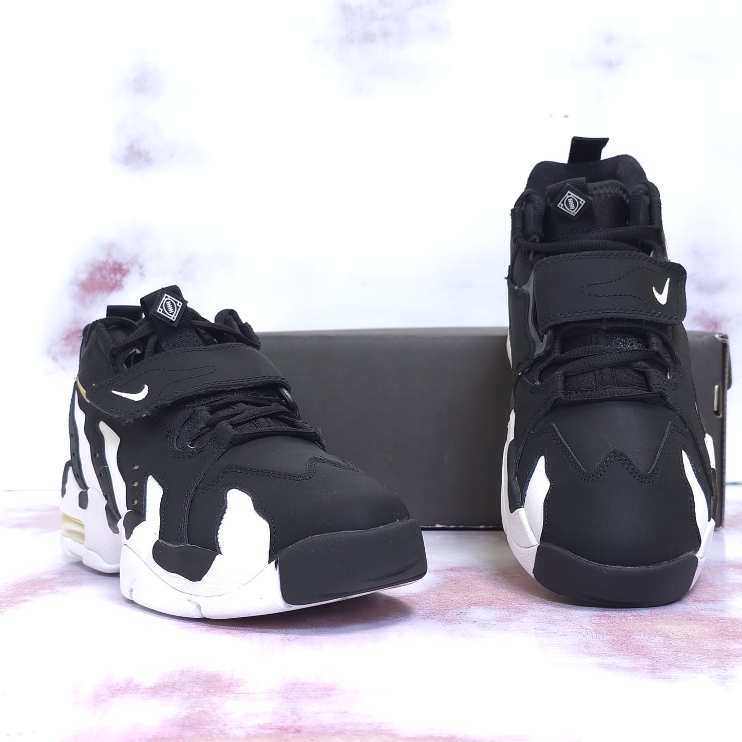 NKE AIR DT MAX 96 DEION SANDERS BLACK & WHITE