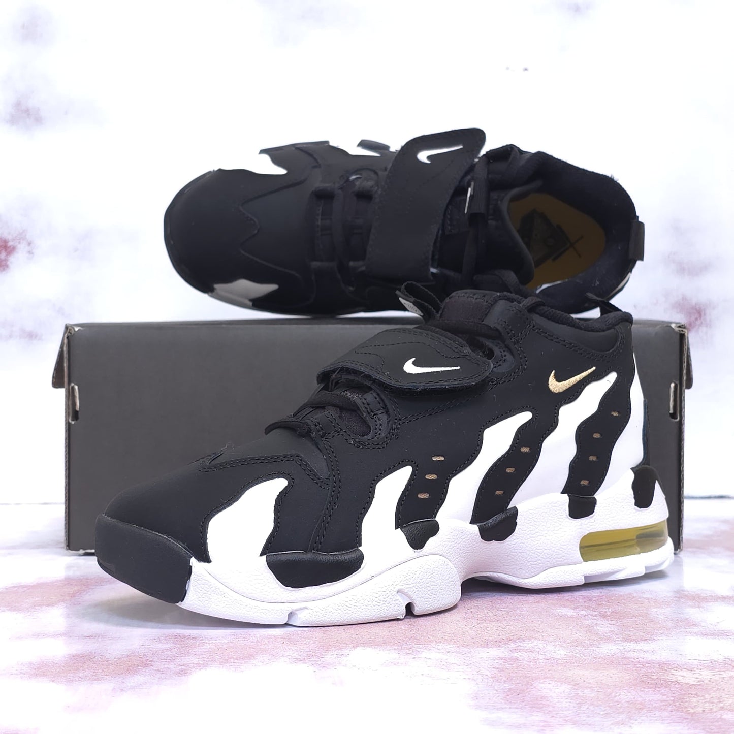 NKE AIR DT MAX 96 DEION SANDERS BLACK & WHITE