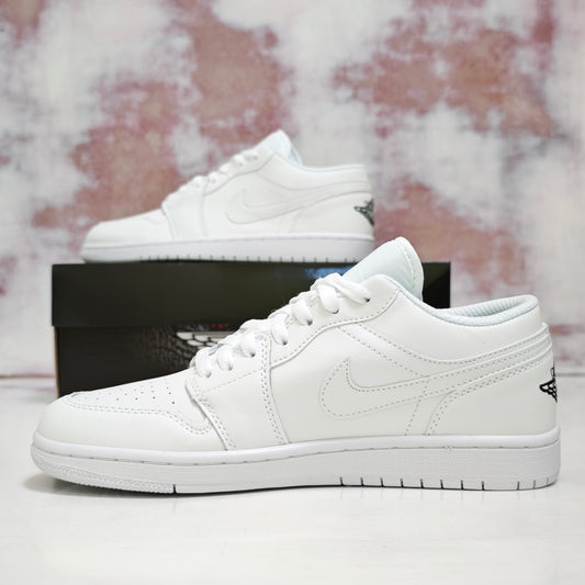 JRDN RETRO 1 TRIPLE WHITE LOW R1