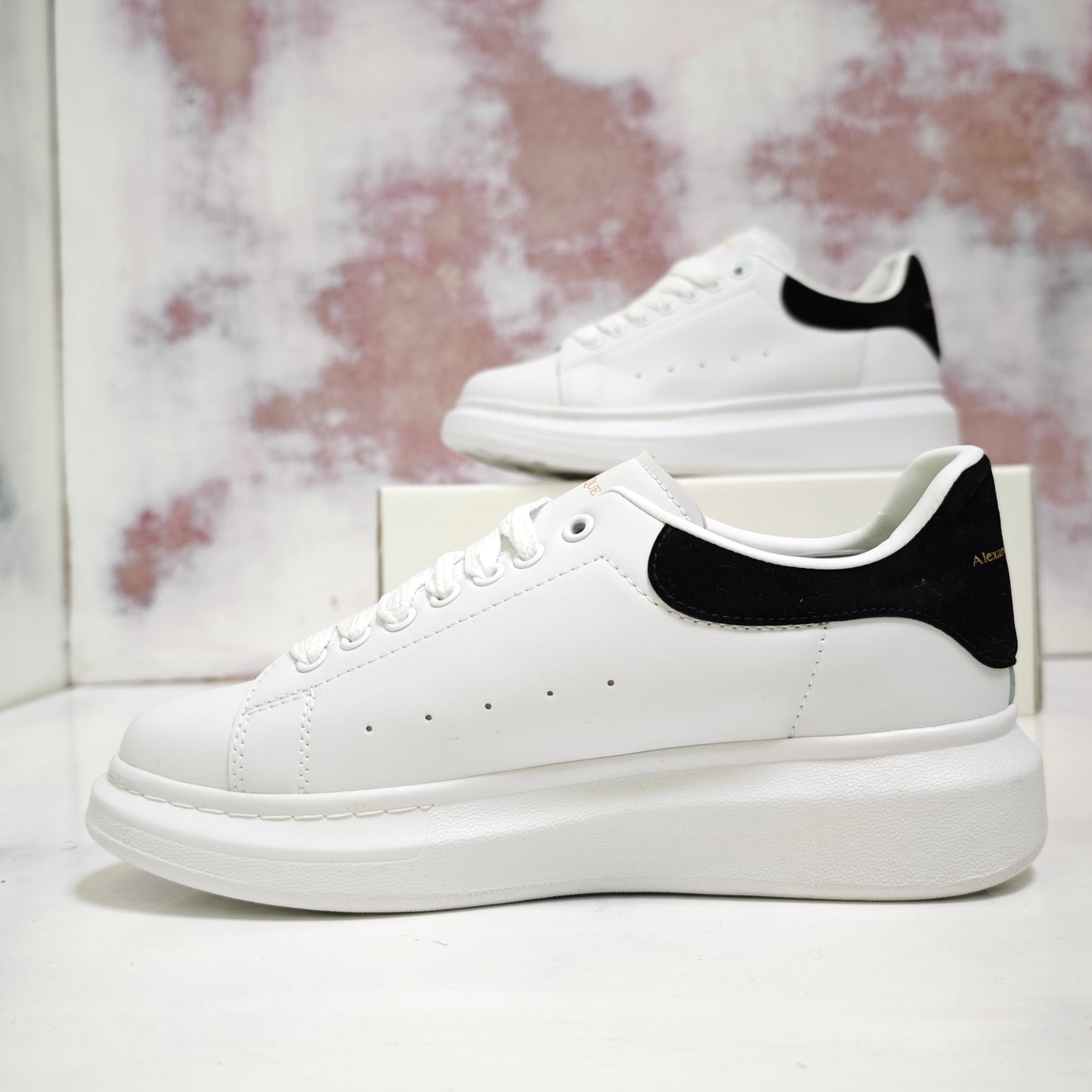 ALEXANDERR MC QUEEN WHITE AND BLACK