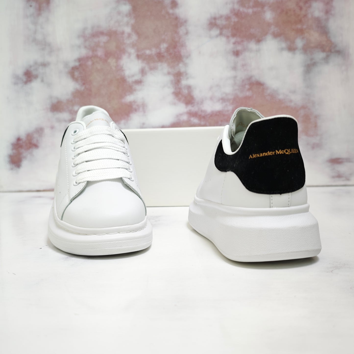 ALEXANDERR MC QUEEN WHITE AND BLACK