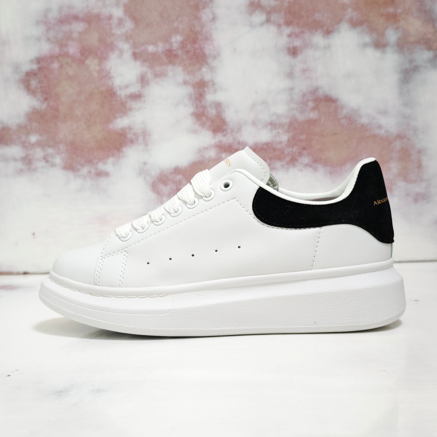 ALEXANDERR MC QUEEN WHITE AND BLACK