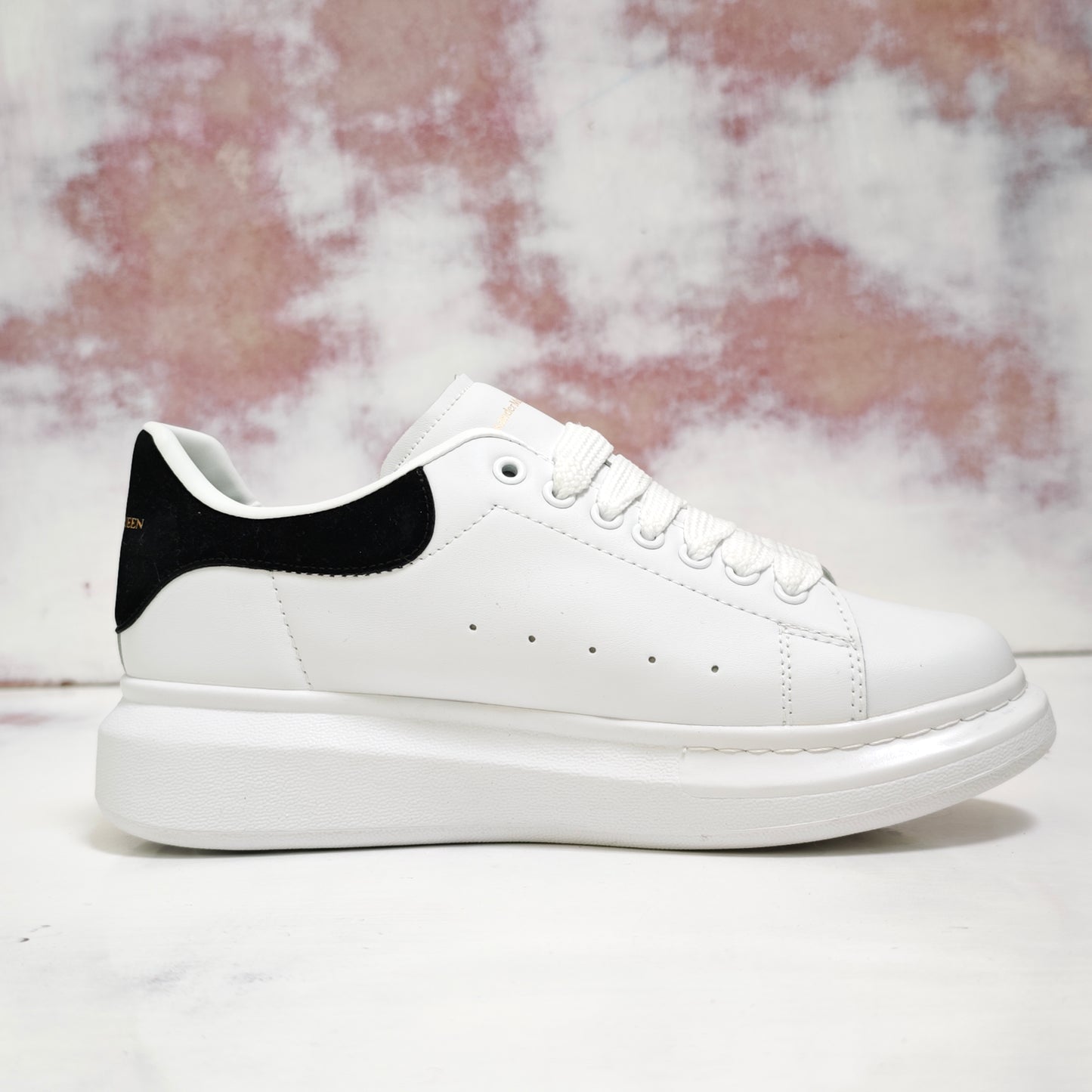 ALEXANDERR MC QUEEN WHITE AND BLACK