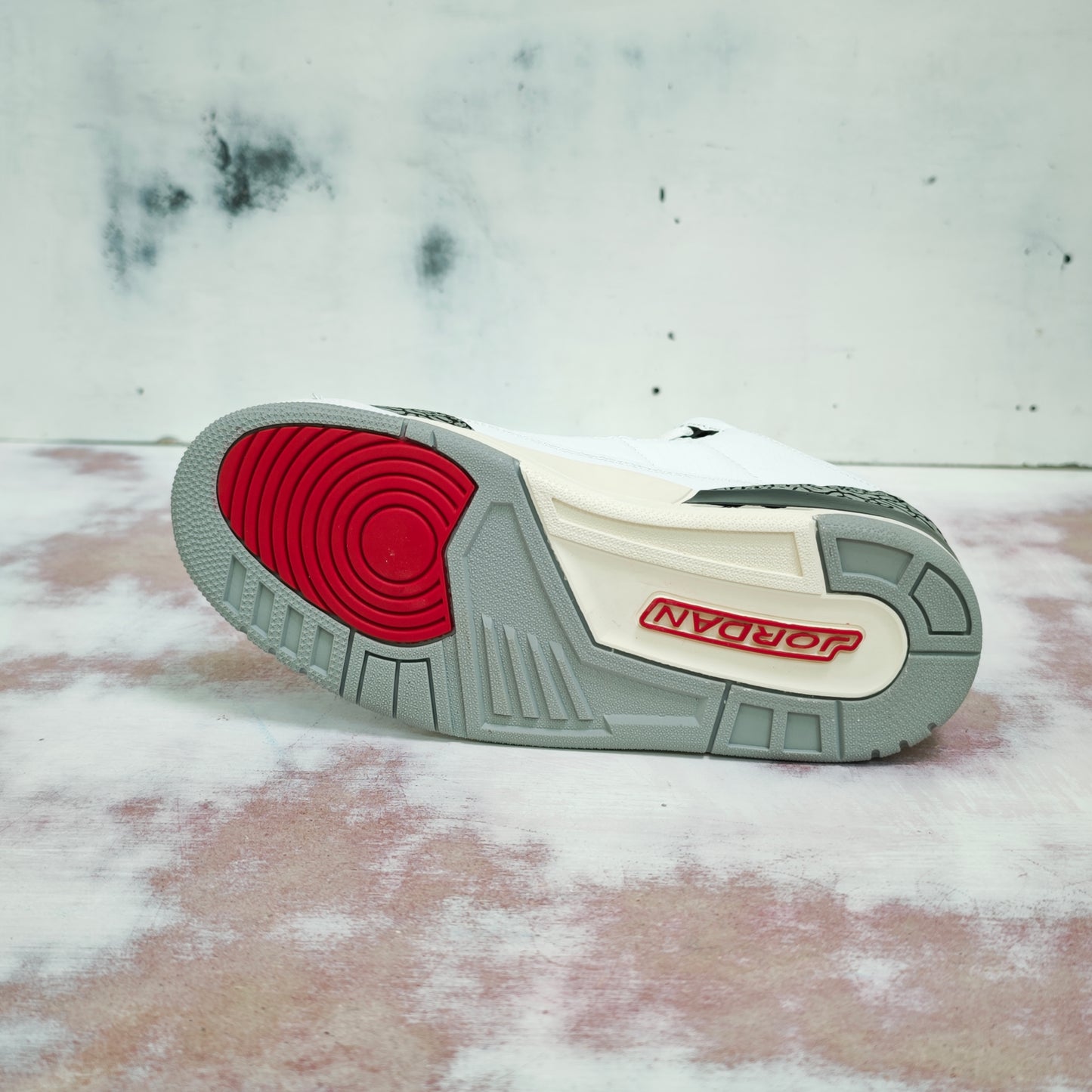 JRDN RETRO 3 WHITE CEMENT R3