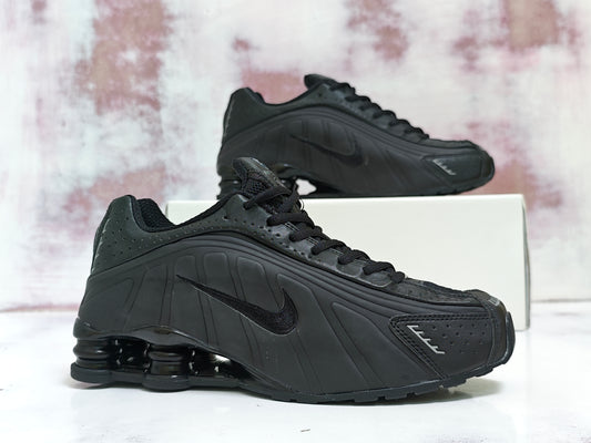 NKE SHOX R4 NEGRO CAMBIA DE COLOR