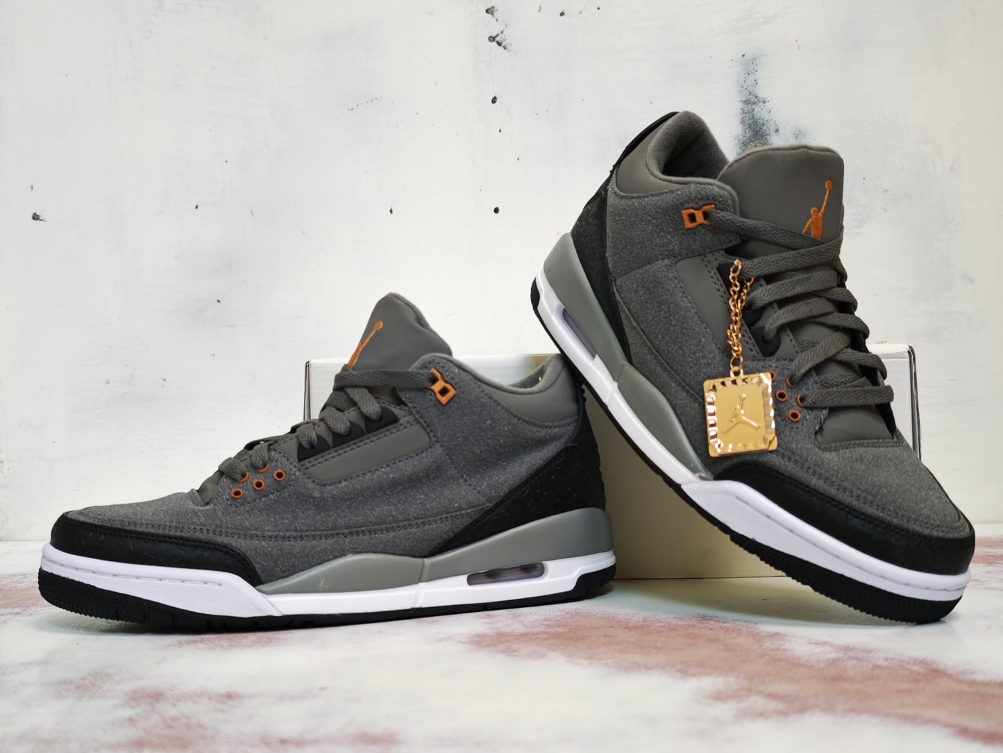 JRDN RETRO 3 R3 ANTHRACITE
