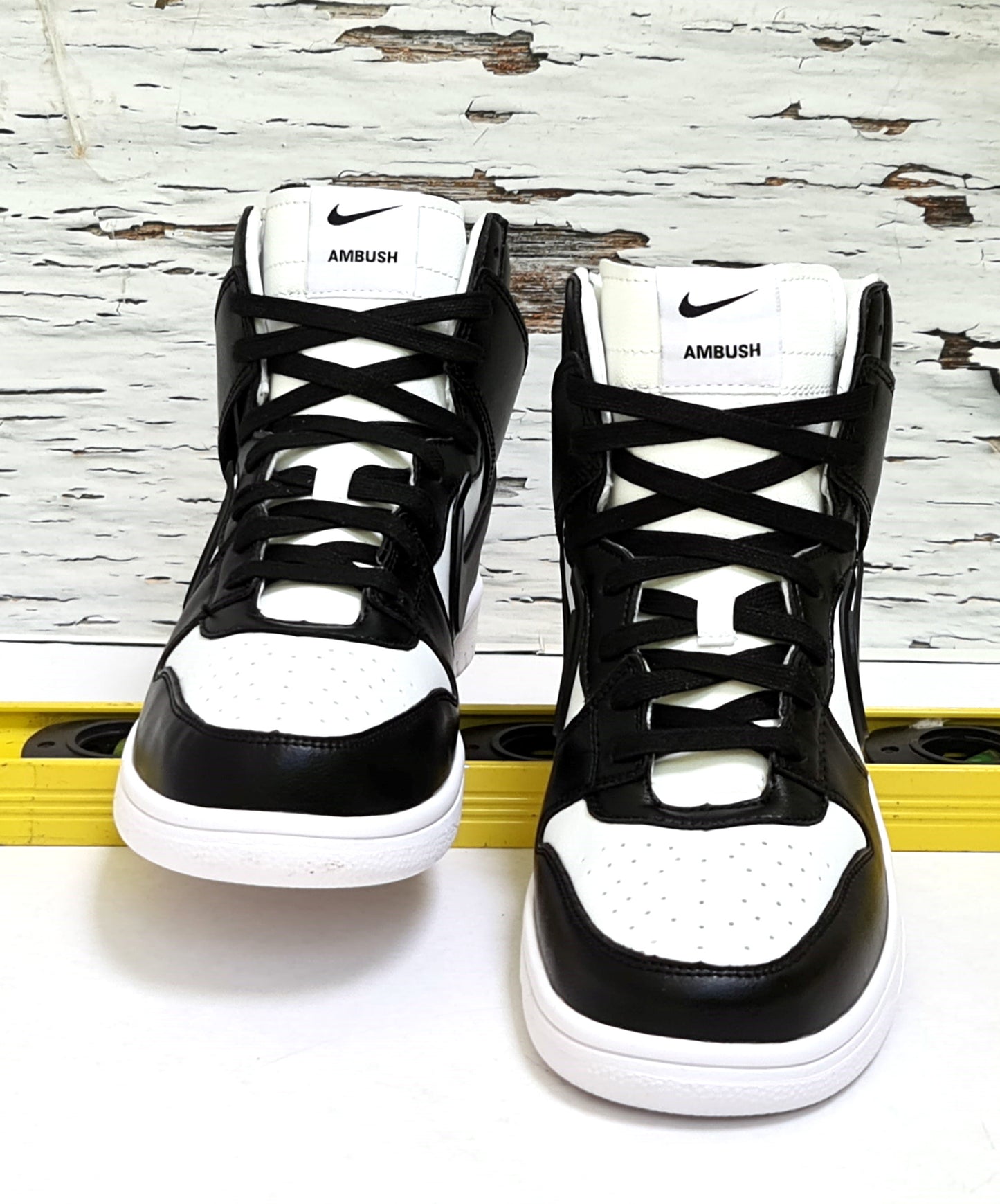 NKE DUNK HIGH SB BLACK & WHITE