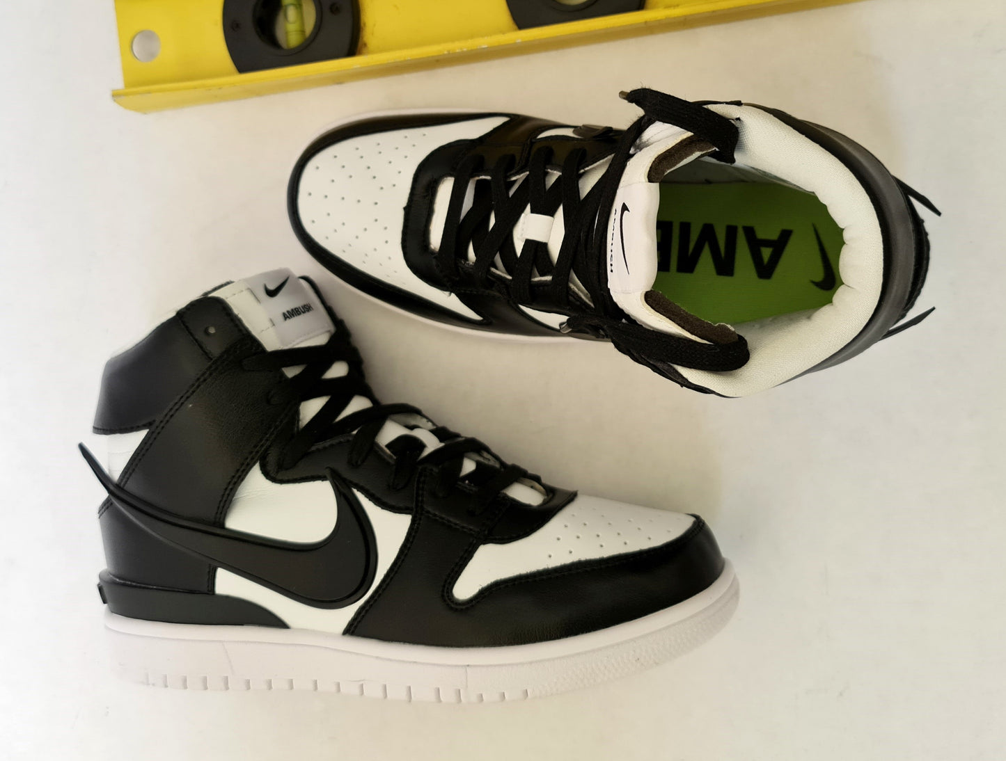 NKE DUNK HIGH SB BLACK & WHITE