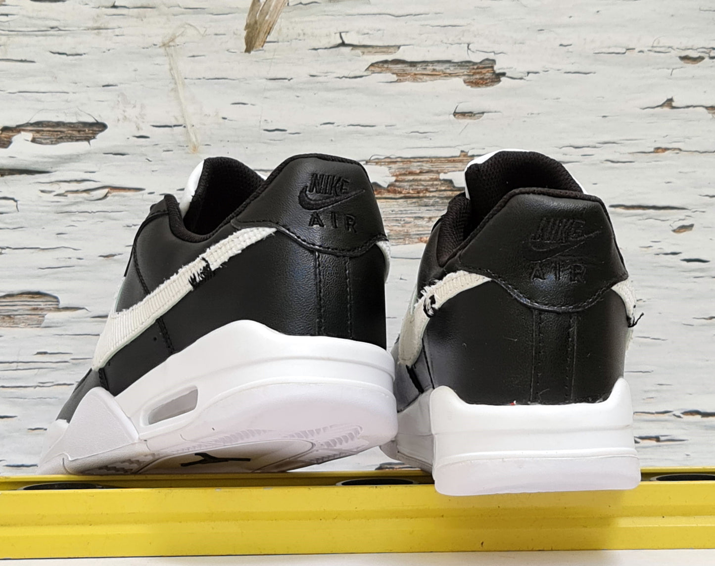 JRDN 4 LOW BLACK & WHITE