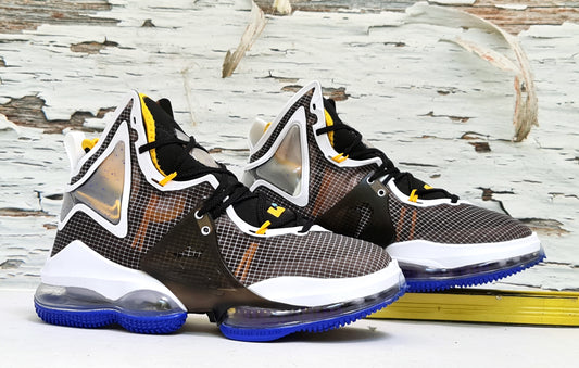 NKE LEBRON XIX LAKERS GRADUATE