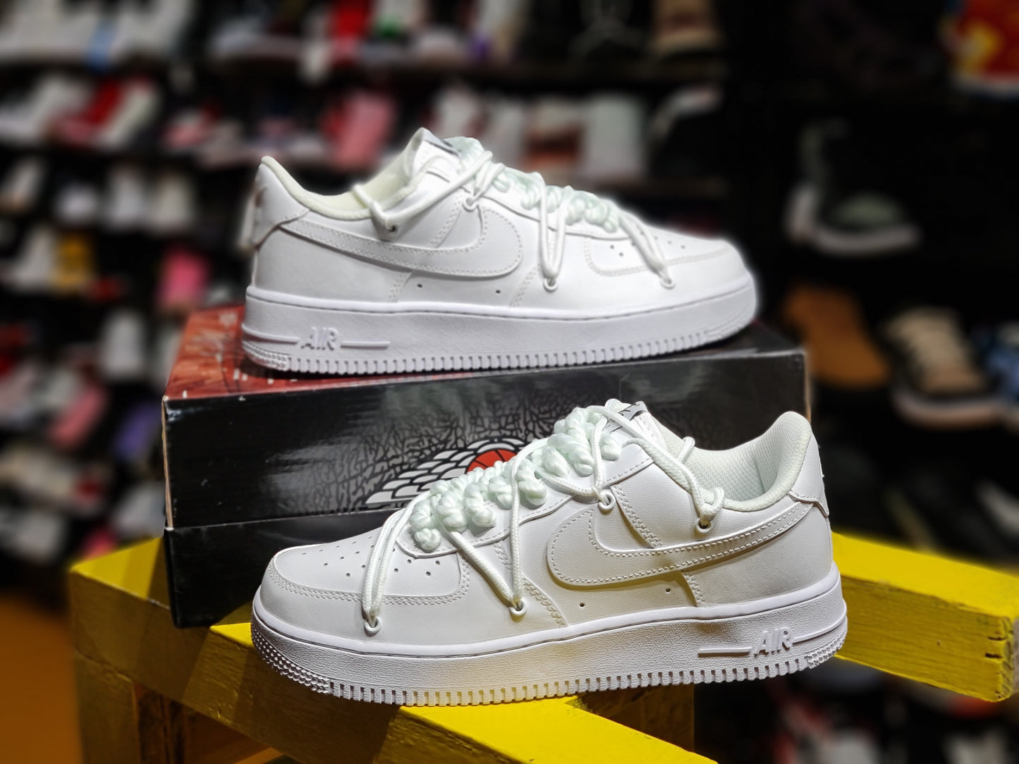 NKE AIR FORCE 1 CUSTOM WHITE