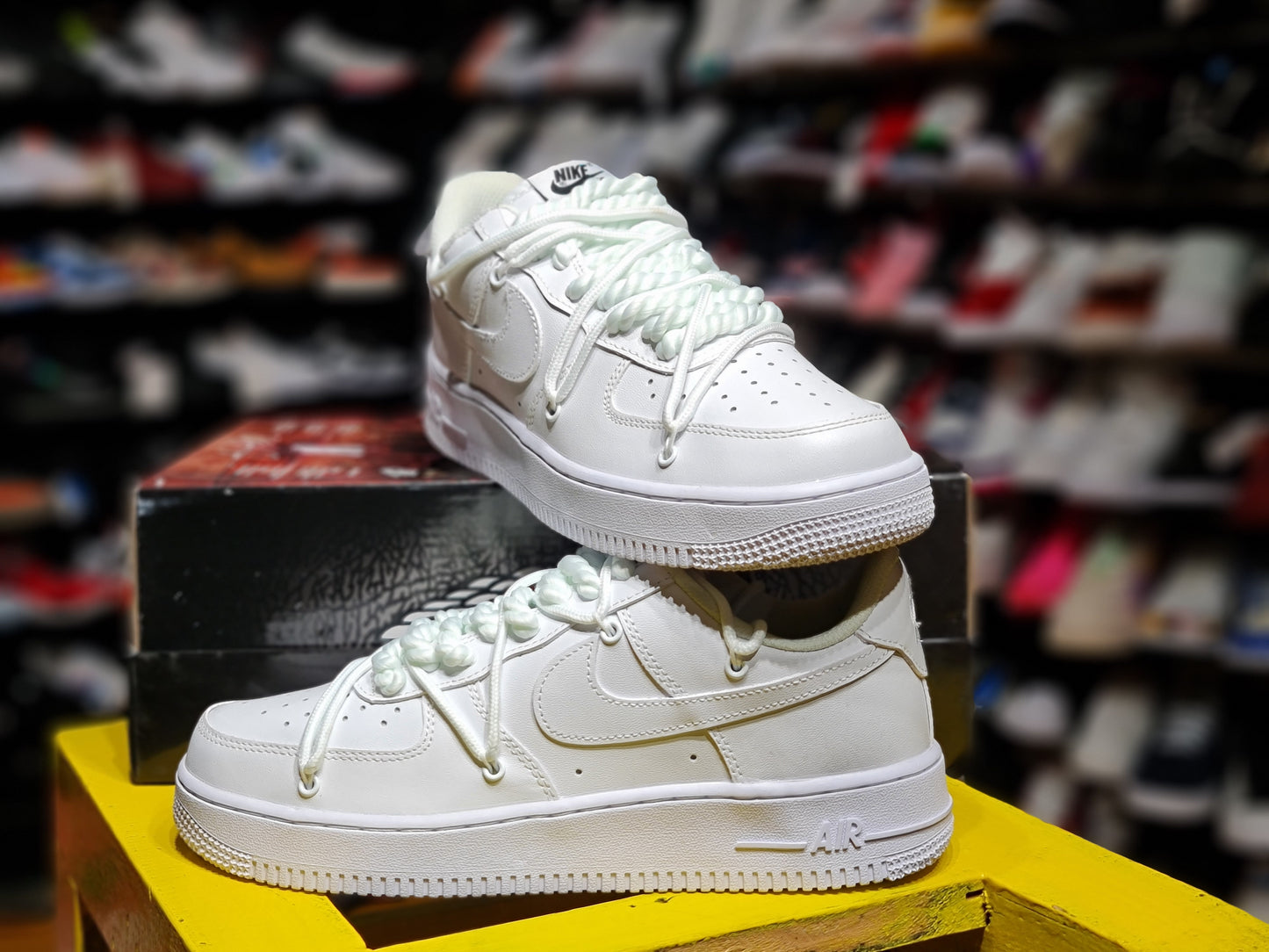NKE AIR FORCE 1 CUSTOM WHITE