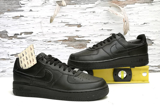 NKE AIR FORCE ONE BLACK LOW
