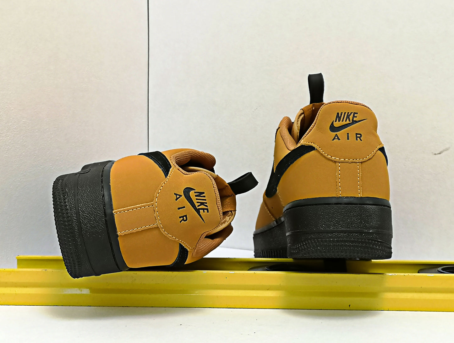 NKE AIR FORCE ONE WHEAT