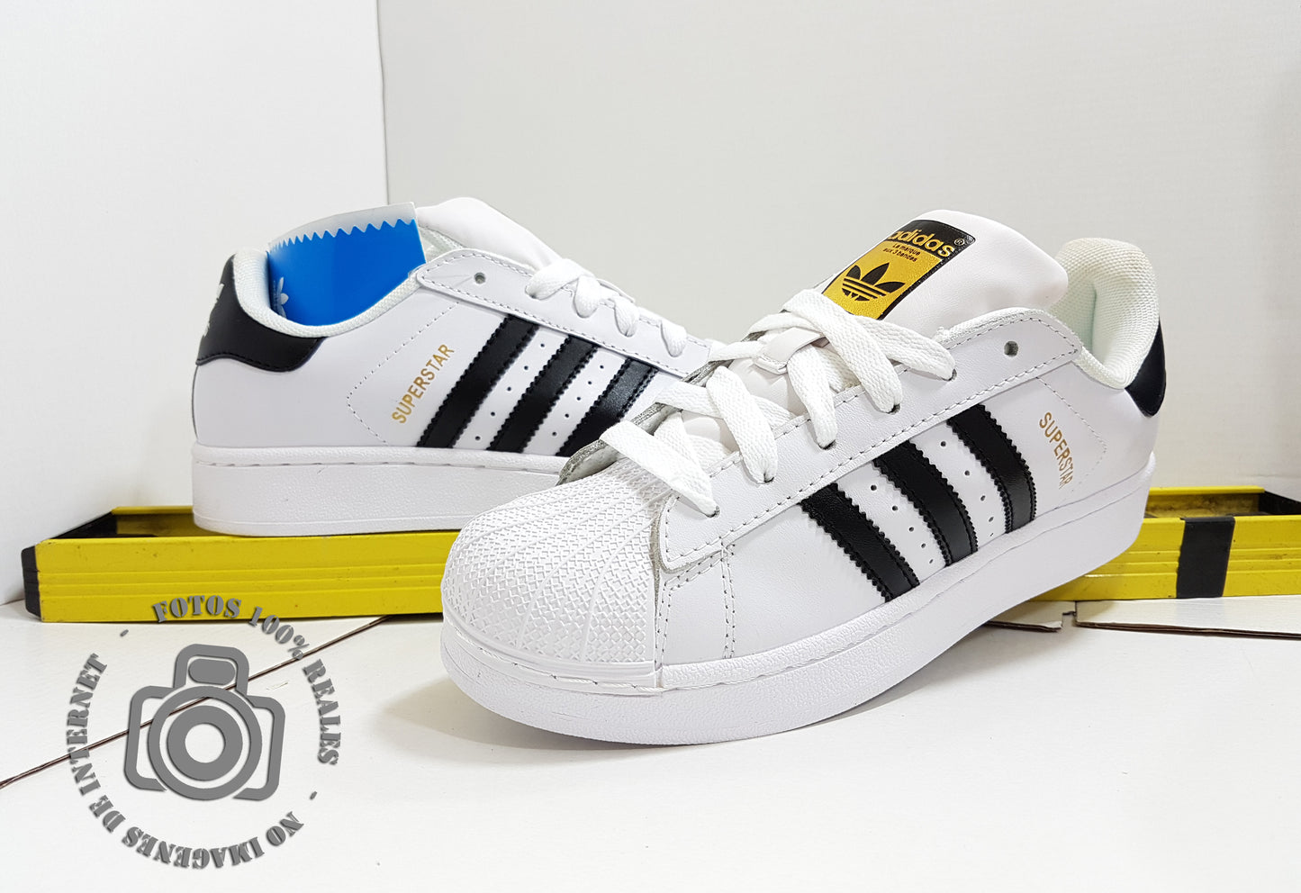 ADDS CONCHA SUPERSTAR FOUNDATION WHITE AND BLACK