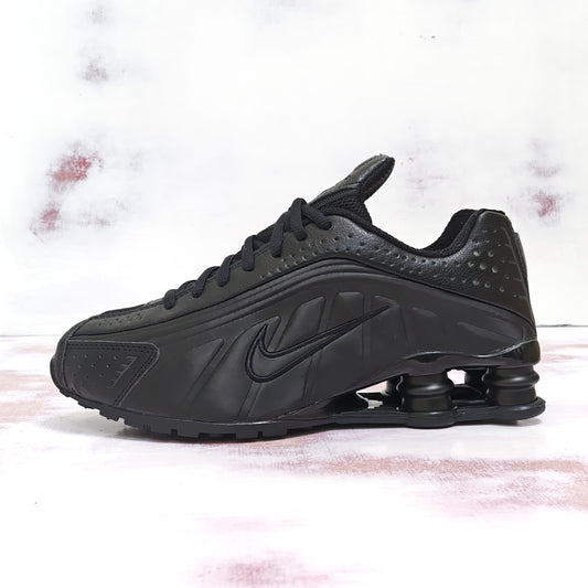 NKE SHOX R4 BLACKOUT