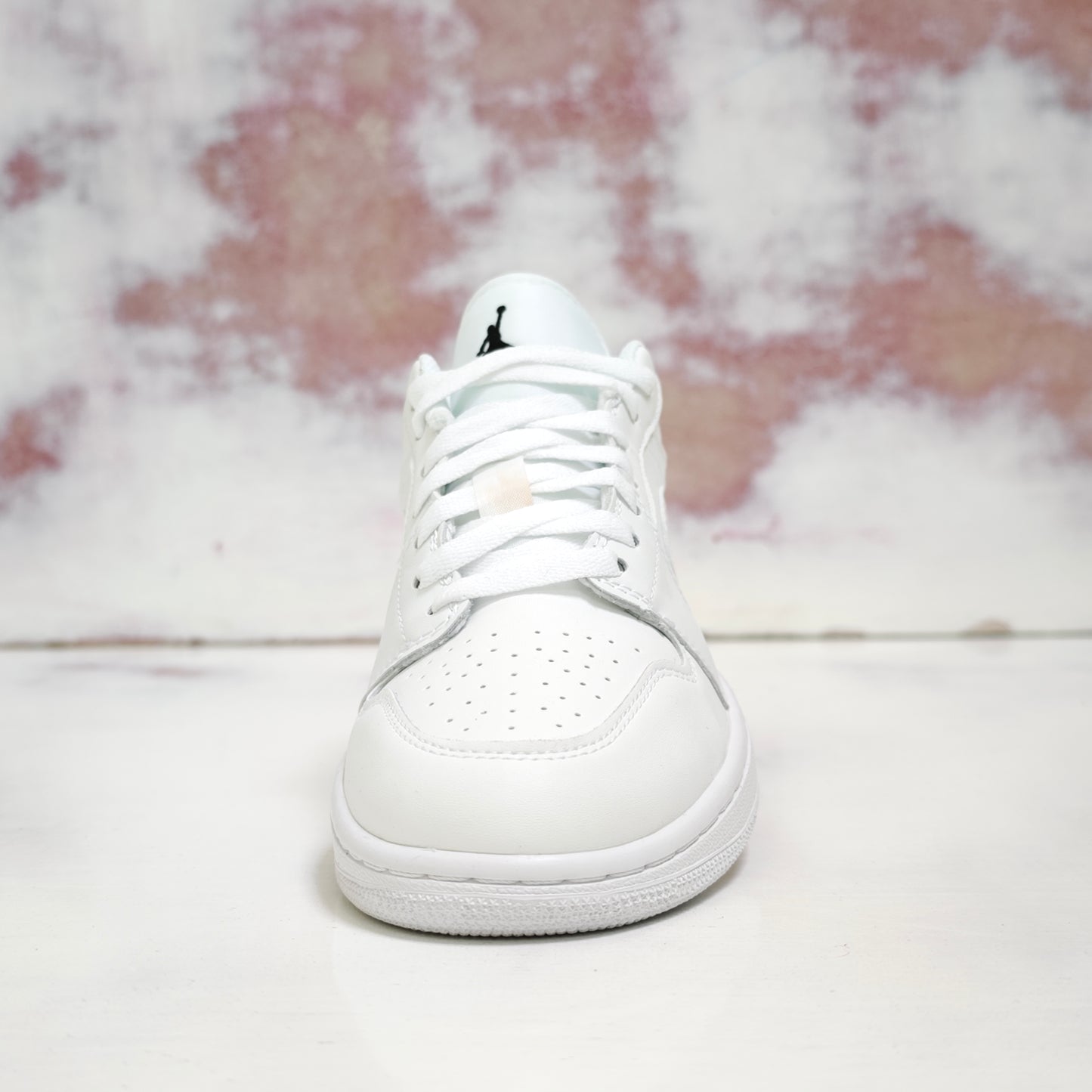 JRDN RETRO 1 TRIPLE WHITE LOW R1