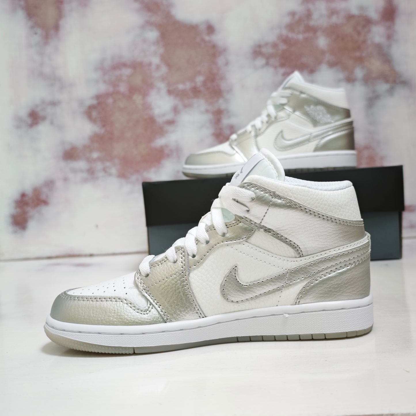 JRDN RETRO 1 METALLIC SILVER
