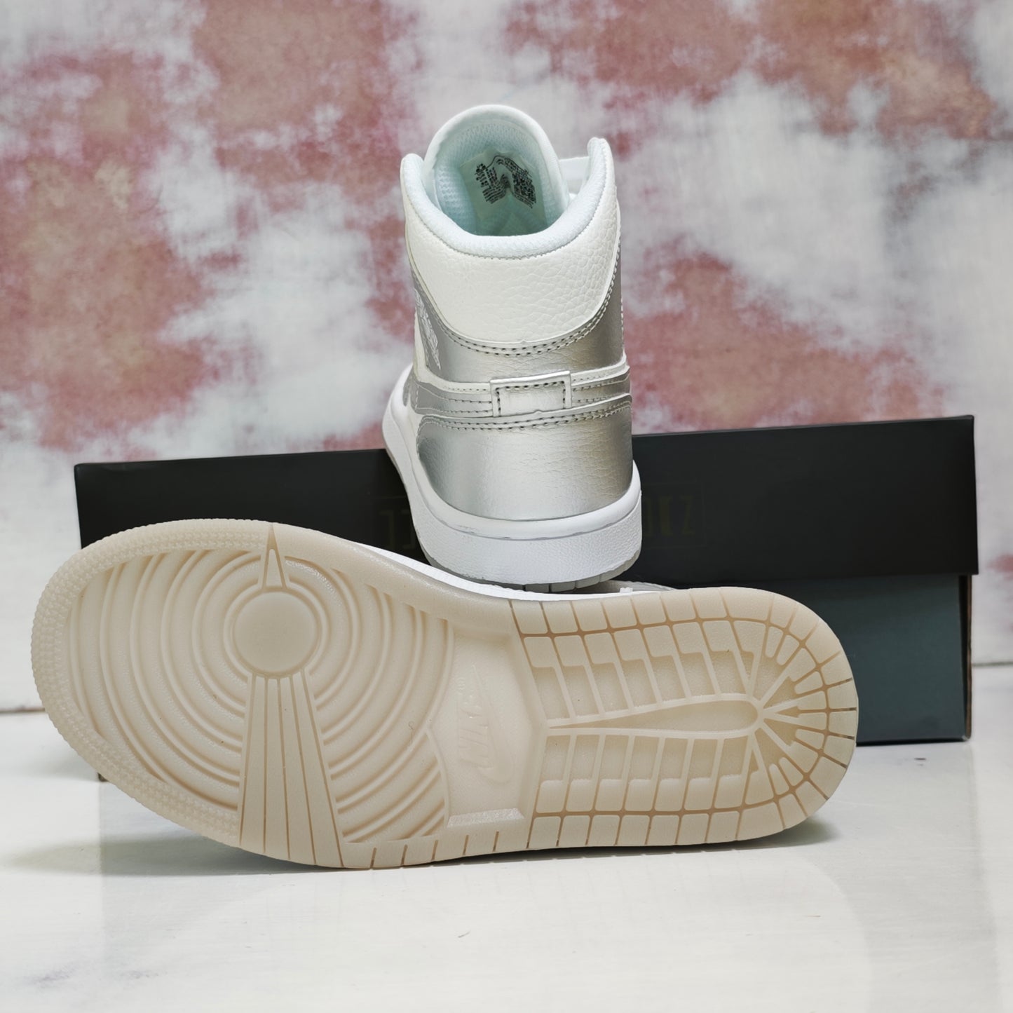 JRDN RETRO 1 METALLIC SILVER