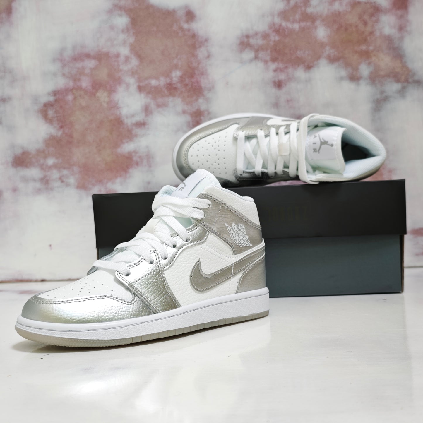 JRDN RETRO 1 METALLIC SILVER