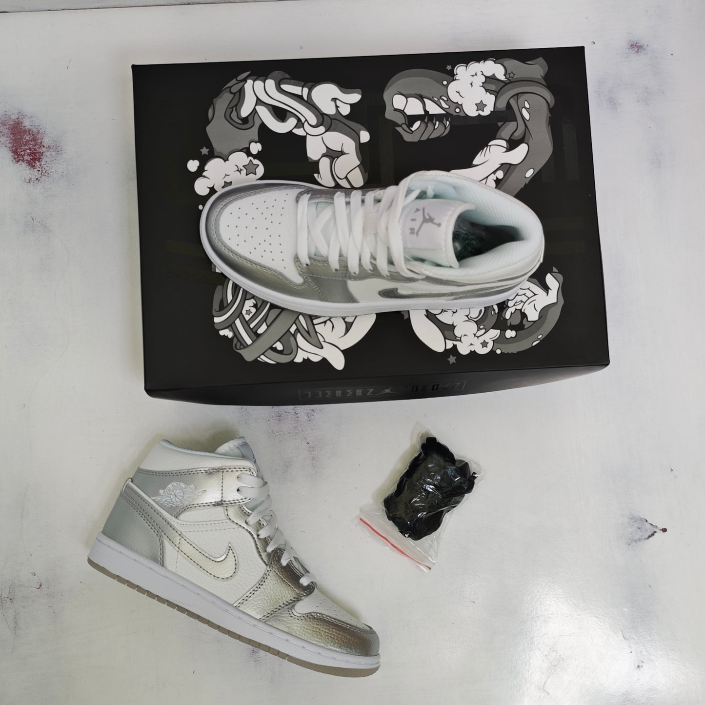 JRDN RETRO 1 METALLIC SILVER