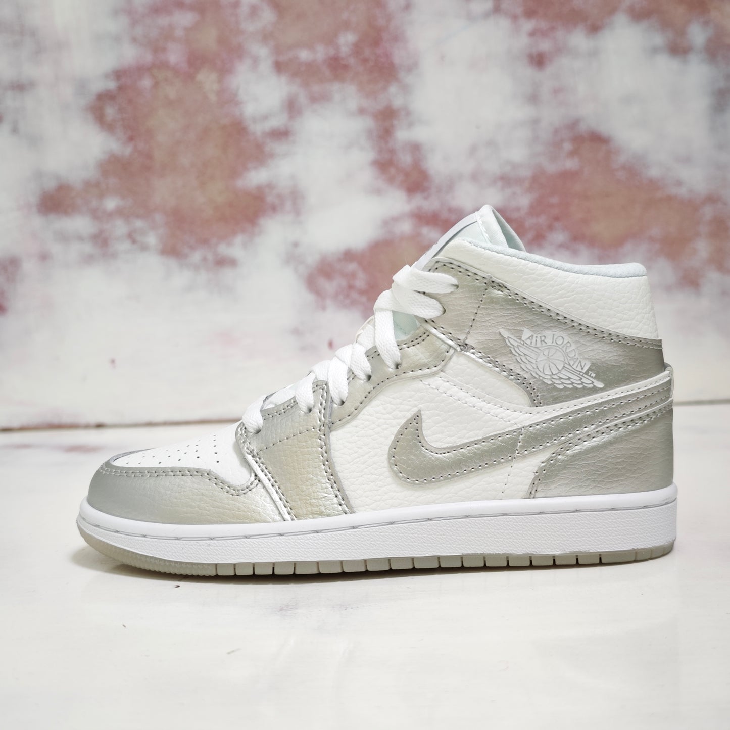 JRDN RETRO 1 METALLIC SILVER
